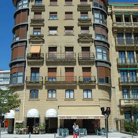 Friendly Santa Catalina * San Sebastian